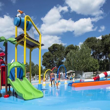 Happy Camp Mobile Homes In Centro Vacanze Bi Village Fažana Εξωτερικό φωτογραφία