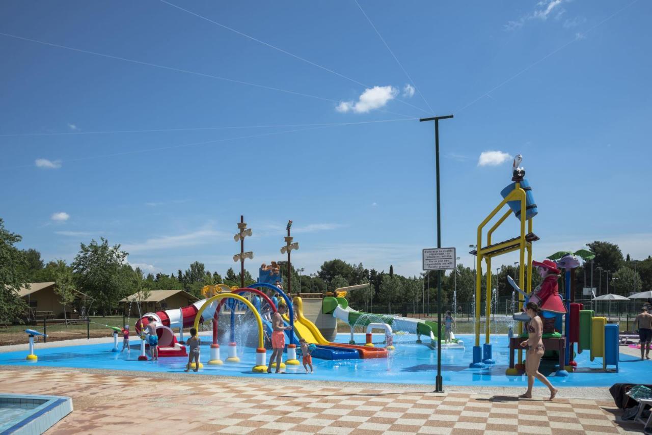 Happy Camp Mobile Homes In Centro Vacanze Bi Village Fažana Εξωτερικό φωτογραφία