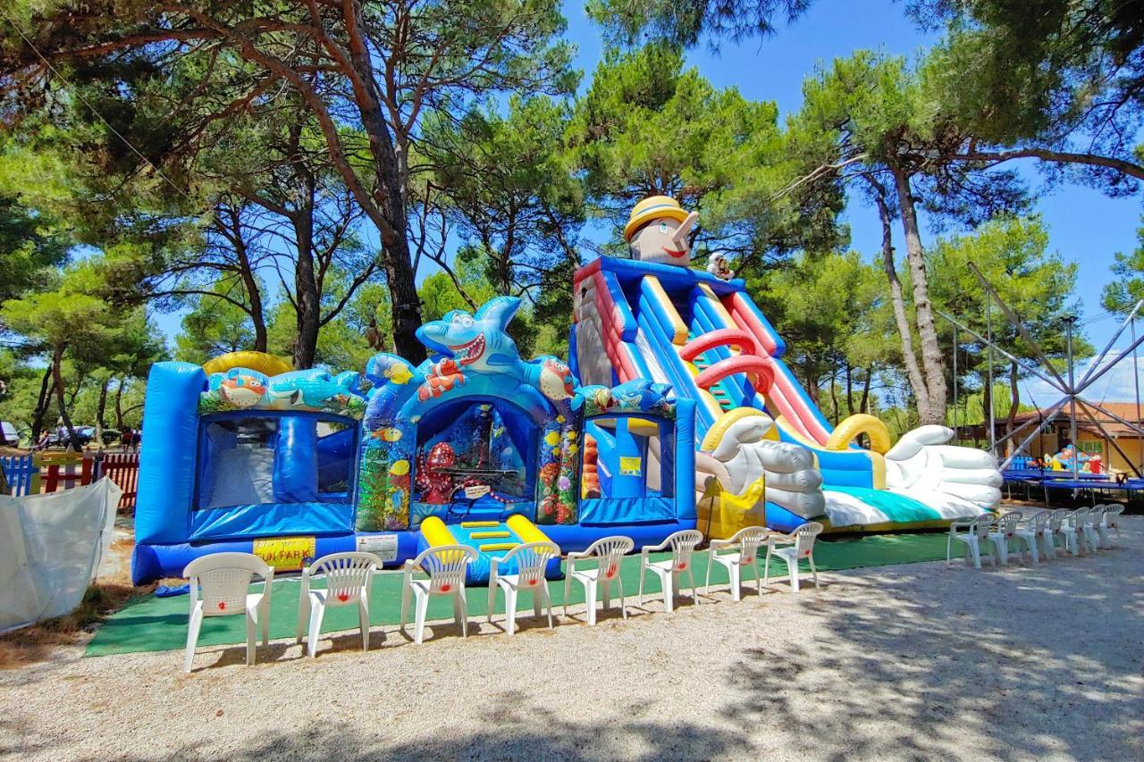 Happy Camp Mobile Homes In Centro Vacanze Bi Village Fažana Εξωτερικό φωτογραφία