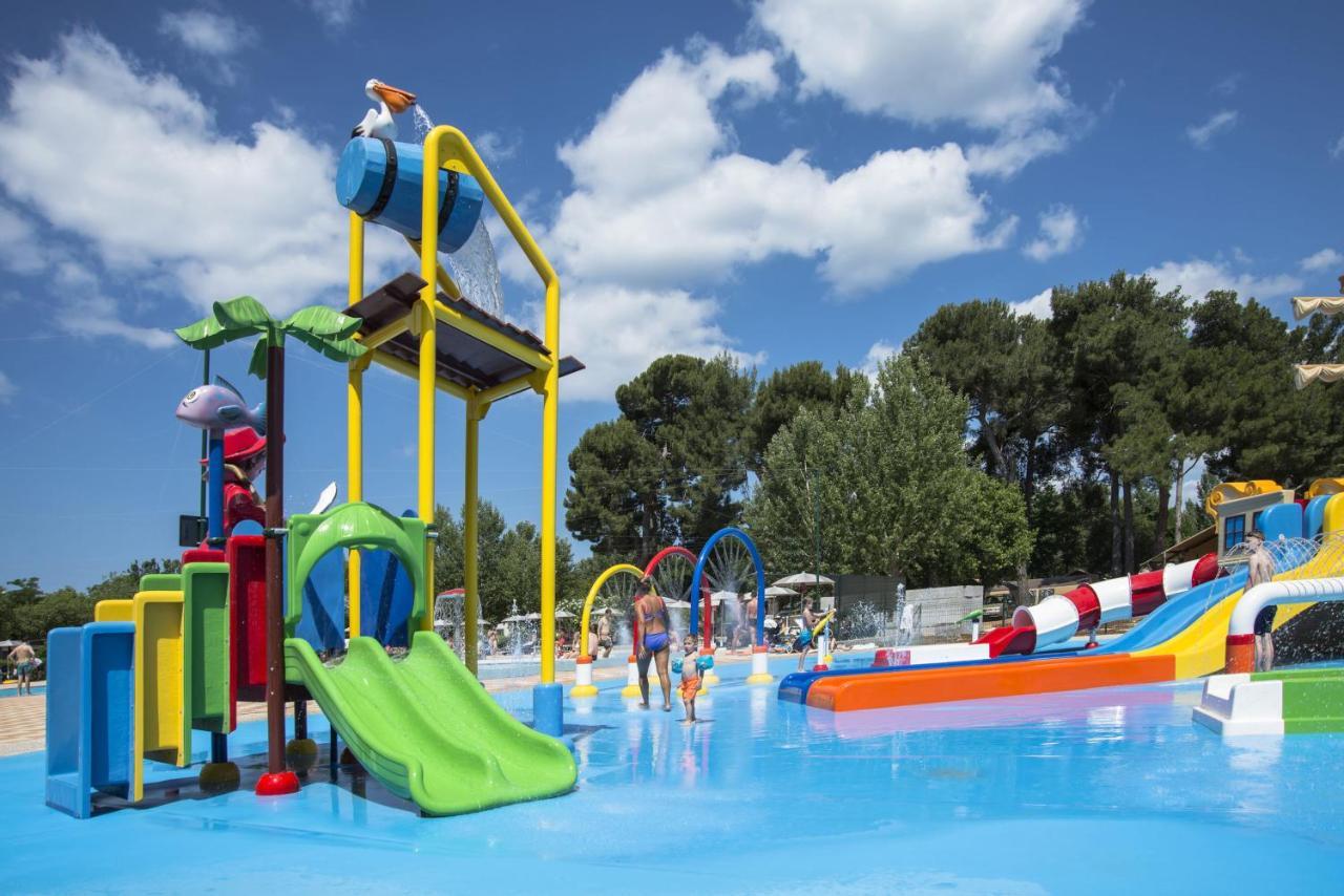 Happy Camp Mobile Homes In Centro Vacanze Bi Village Fažana Εξωτερικό φωτογραφία