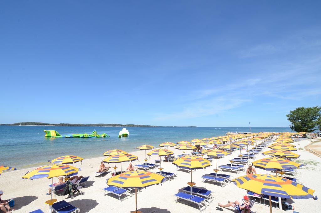 Happy Camp Mobile Homes In Centro Vacanze Bi Village Fažana Εξωτερικό φωτογραφία