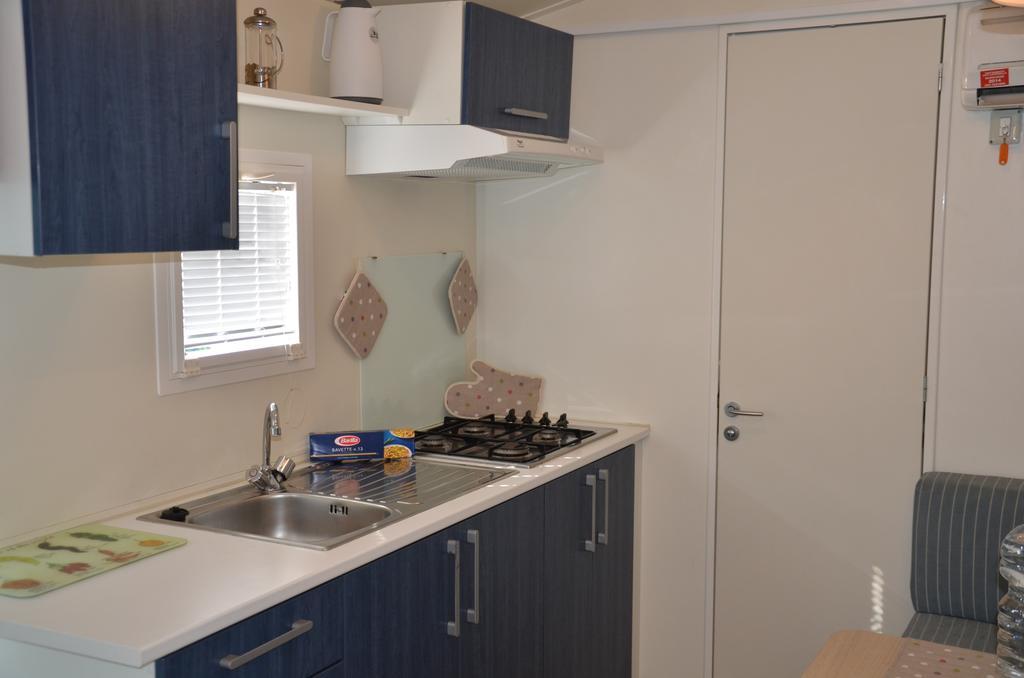 Happy Camp Mobile Homes In Centro Vacanze Bi Village Fažana Δωμάτιο φωτογραφία