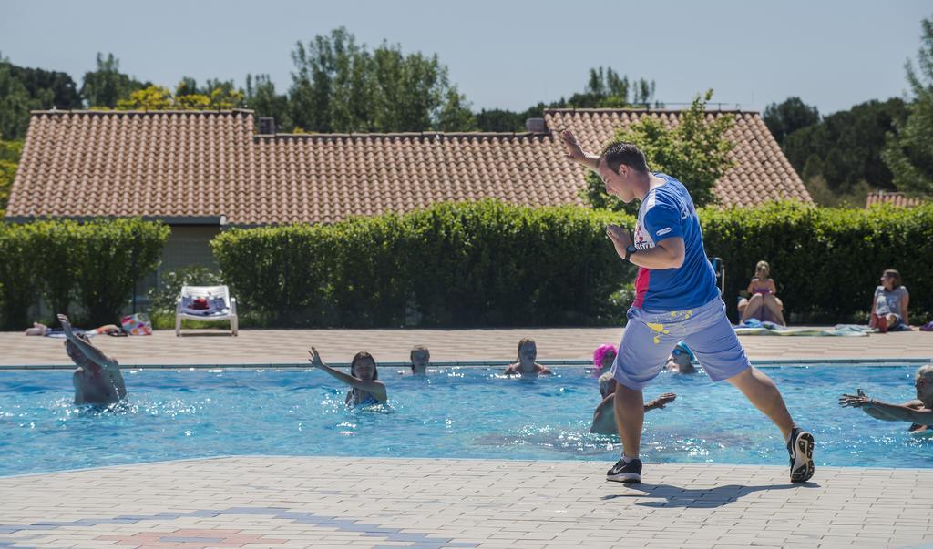 Happy Camp Mobile Homes In Centro Vacanze Bi Village Fažana Εξωτερικό φωτογραφία